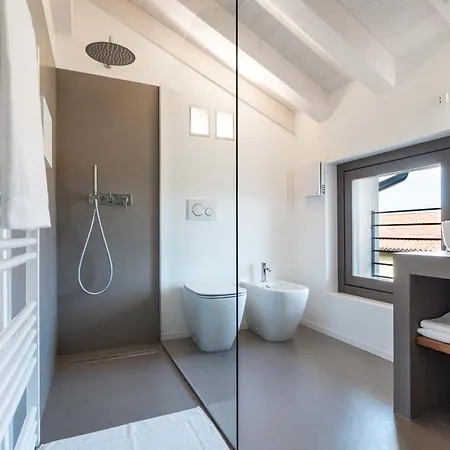 Portone180 Konukevi Roveredo in Piano