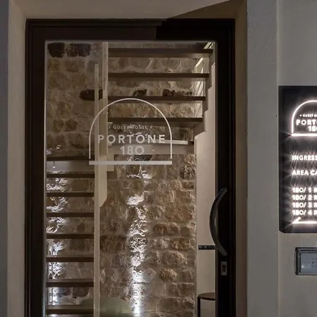 בית הארחה Portone180 3*